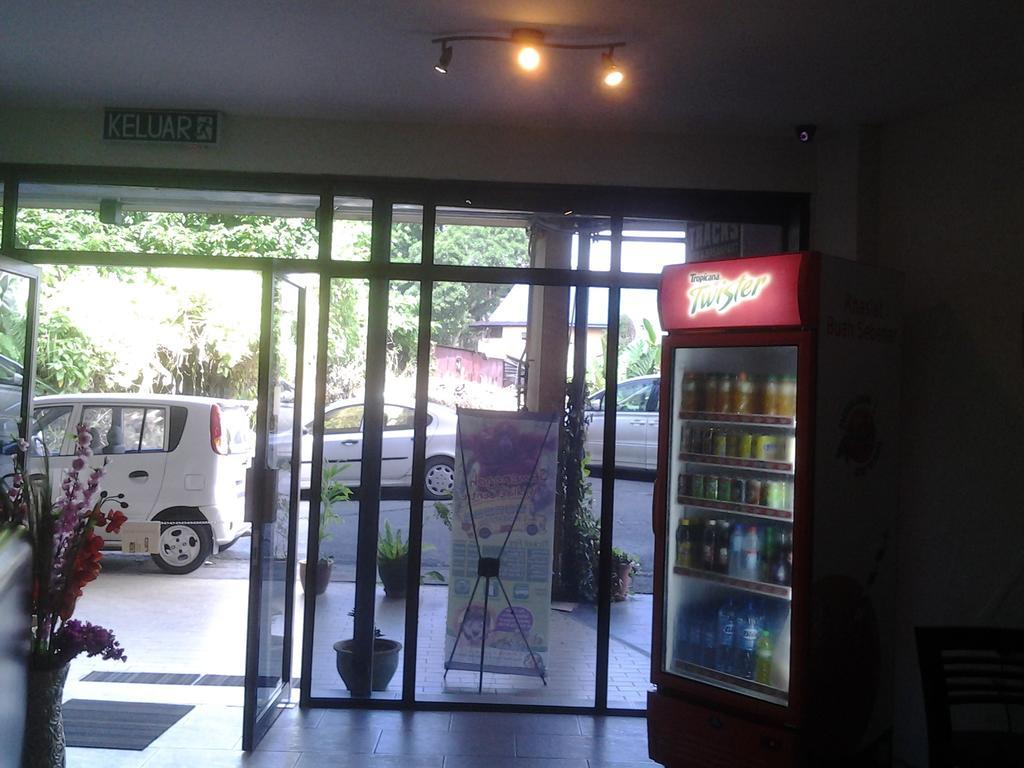 Furama Lodging House Kuching Exterior foto