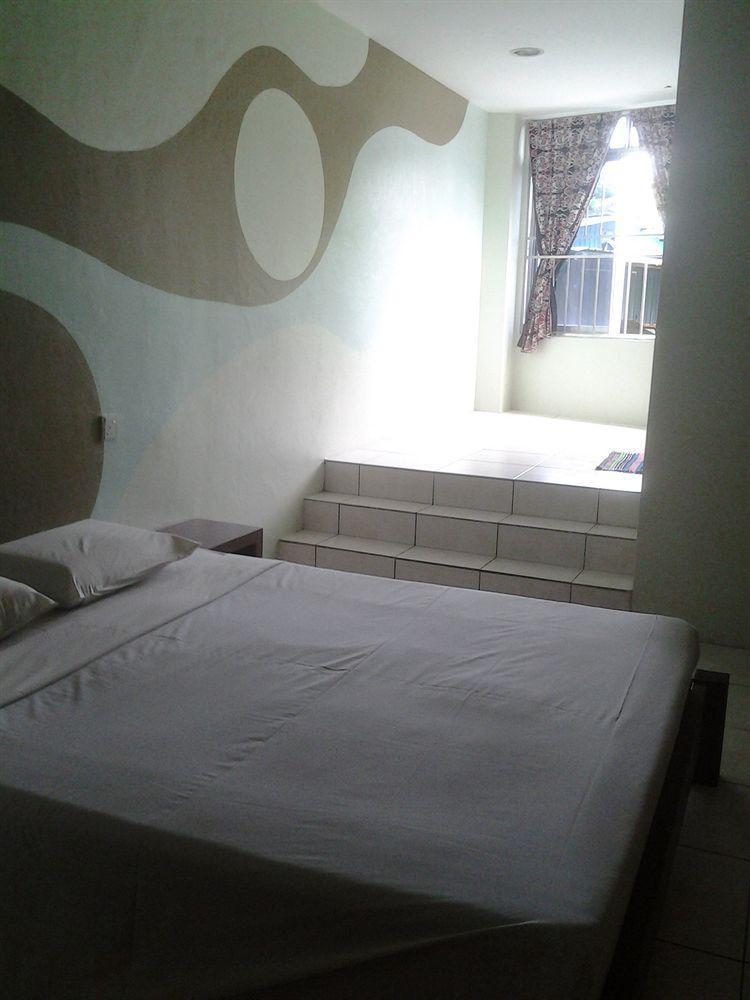 Furama Lodging House Kuching Exterior foto