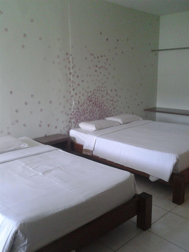 Furama Lodging House Kuching Exterior foto