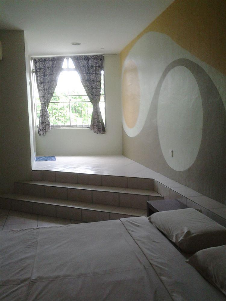 Furama Lodging House Kuching Exterior foto