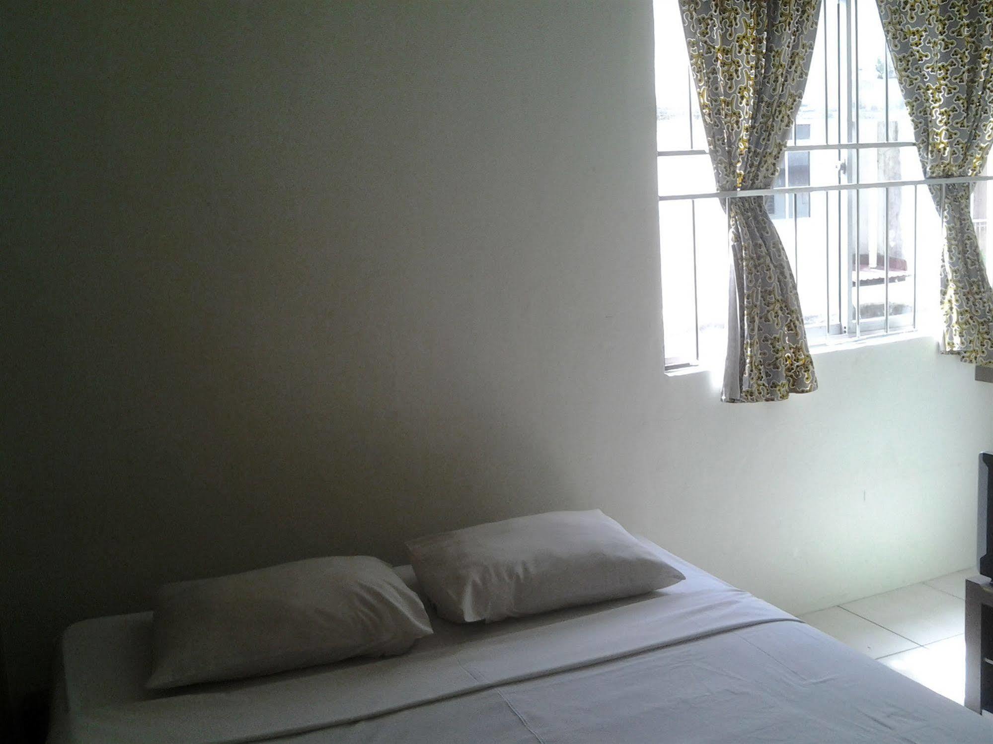 Furama Lodging House Kuching Exterior foto