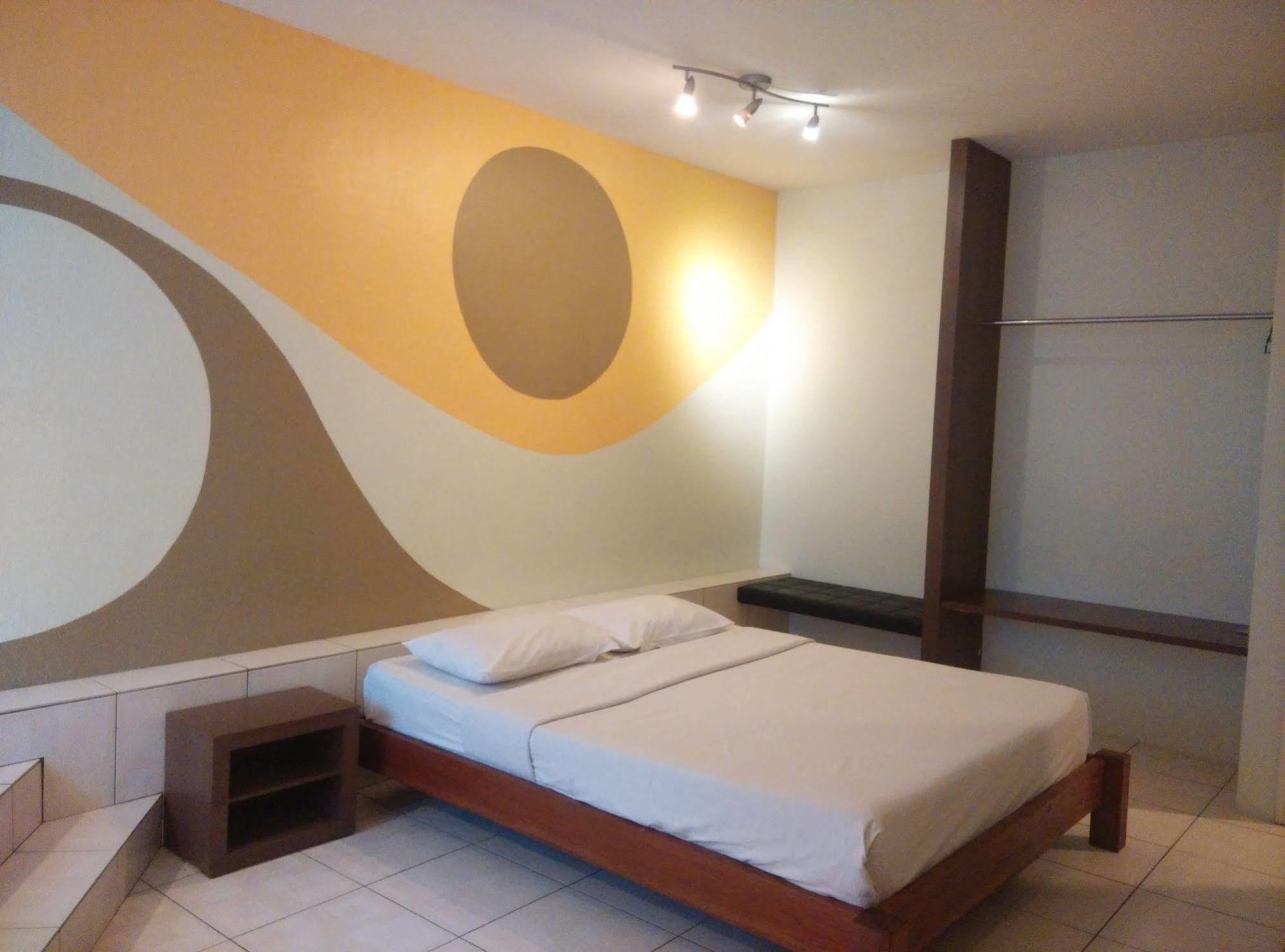 Furama Lodging House Kuching Exterior foto