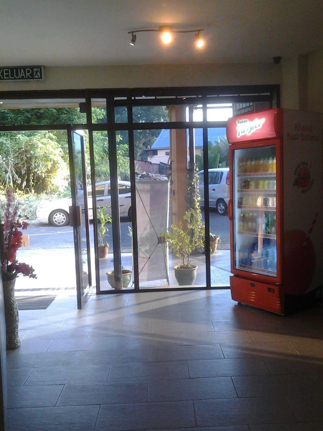 Furama Lodging House Kuching Exterior foto