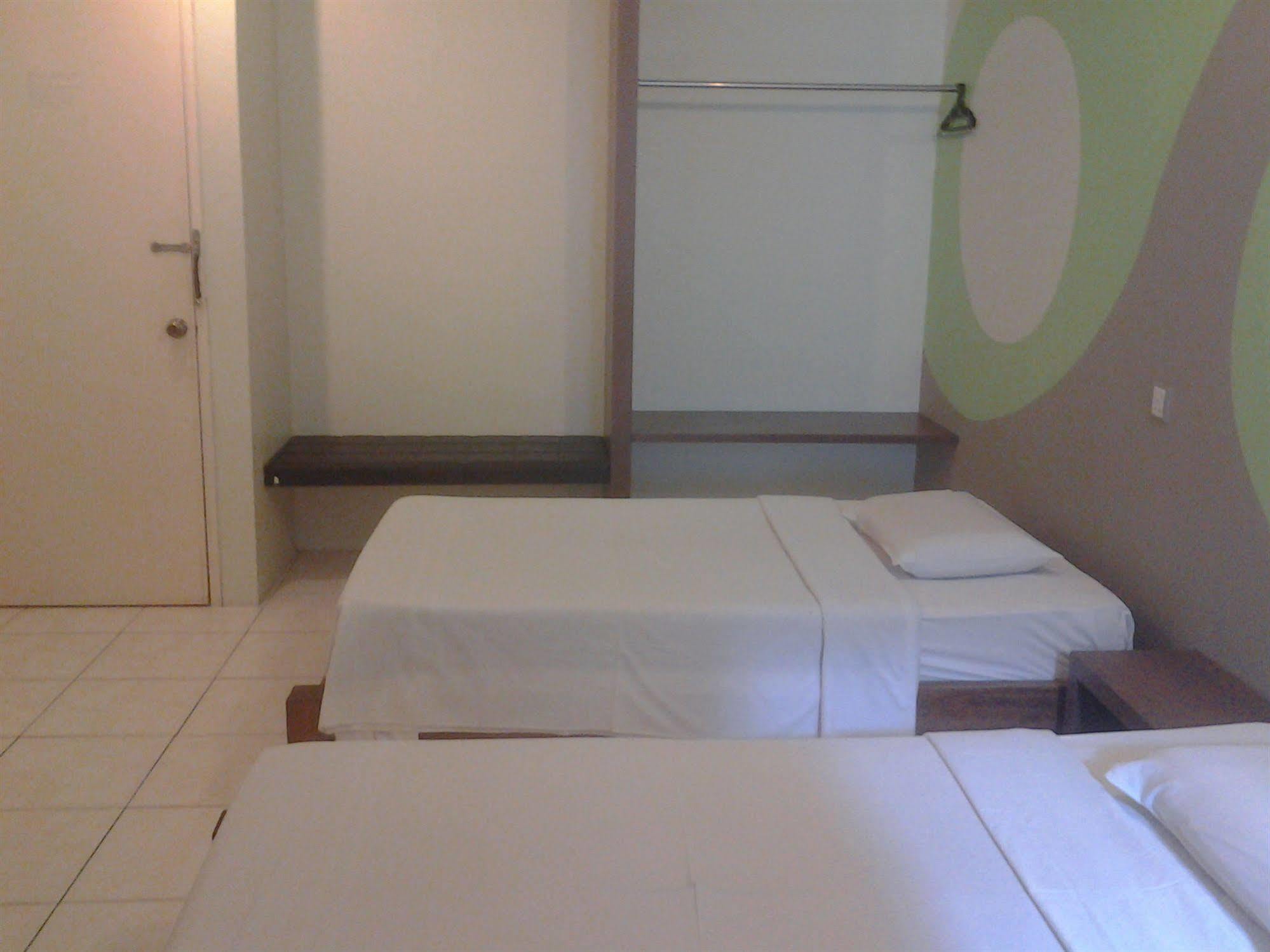 Furama Lodging House Kuching Exterior foto