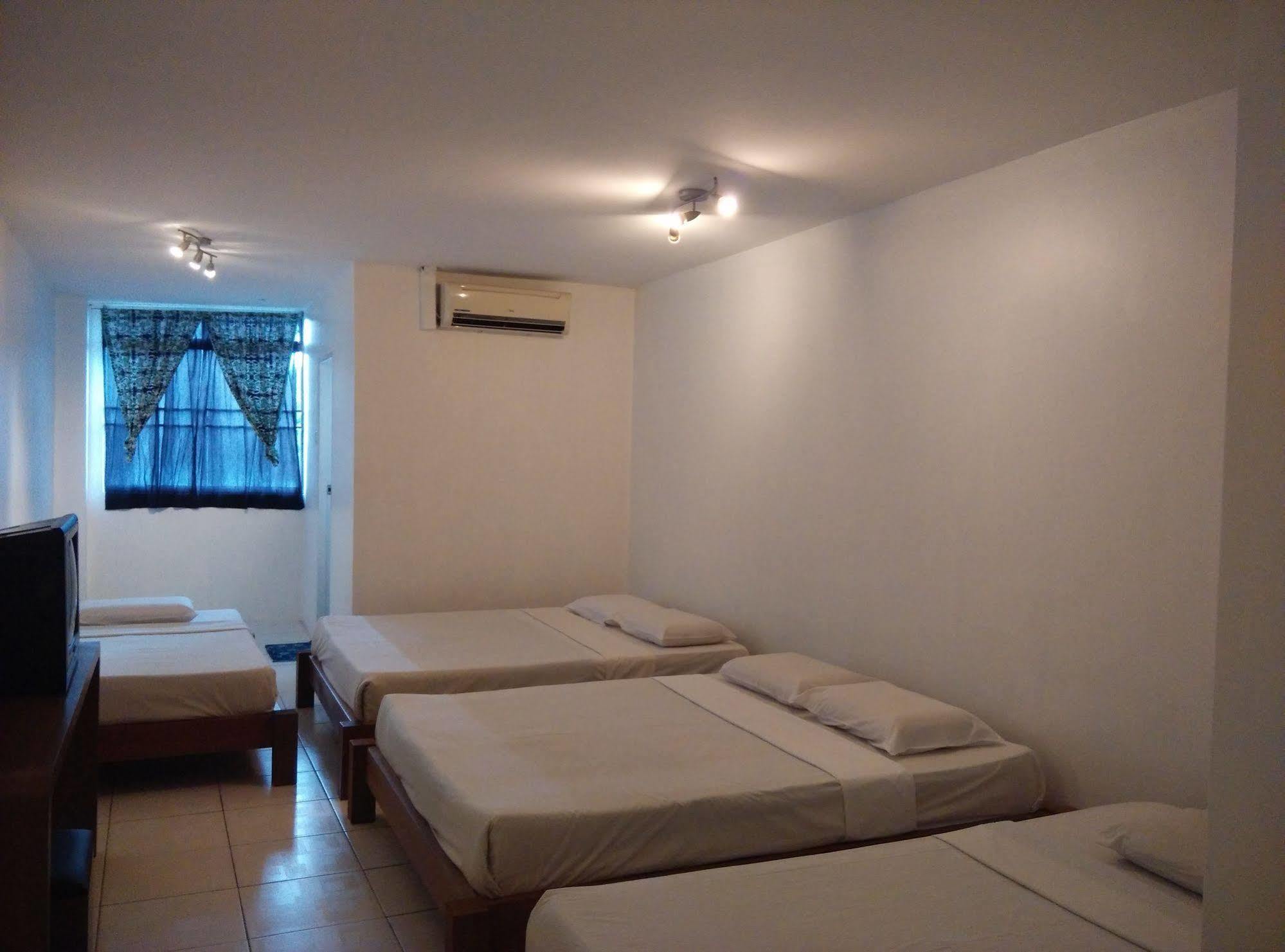 Furama Lodging House Kuching Exterior foto