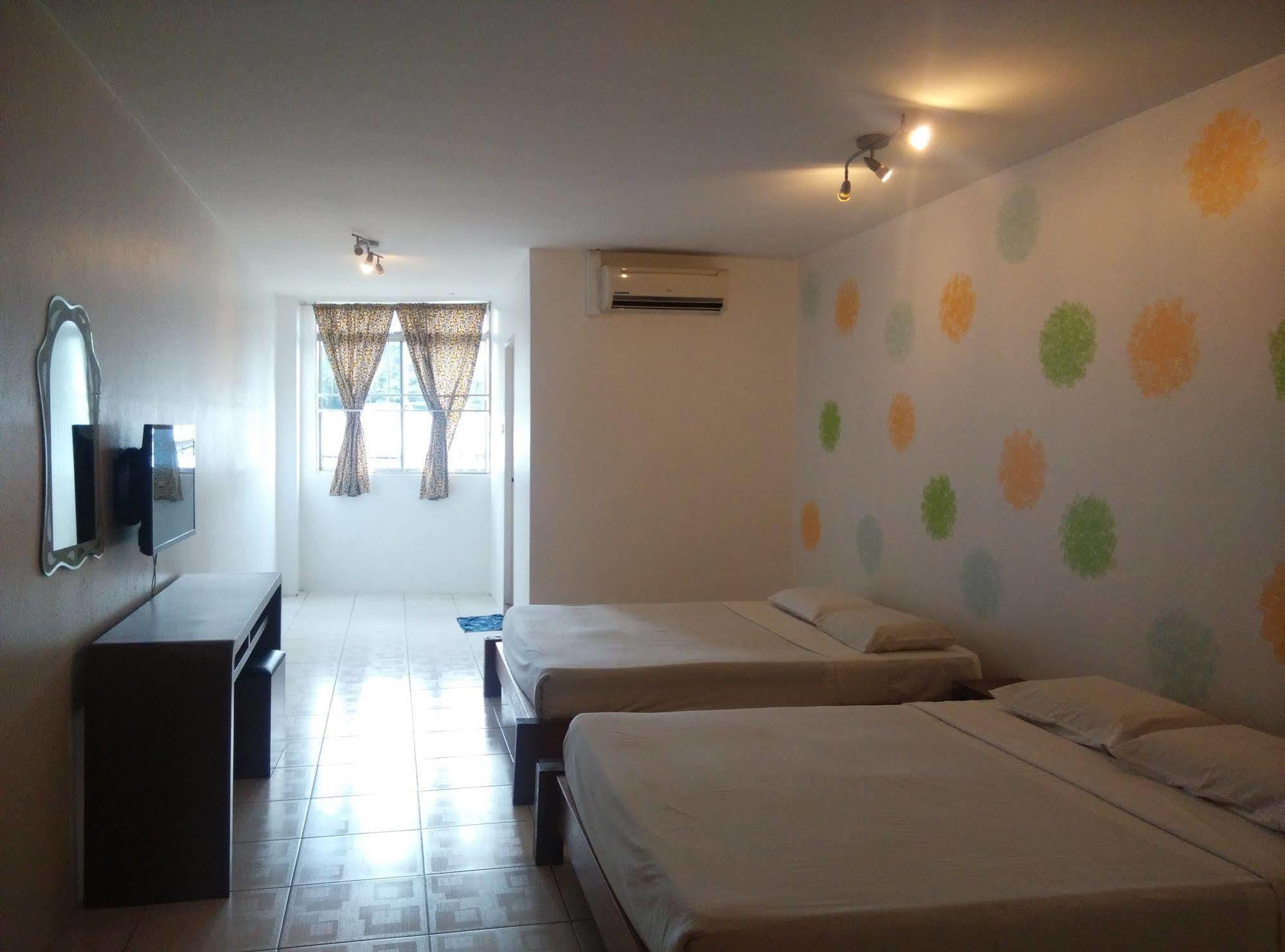 Furama Lodging House Kuching Exterior foto