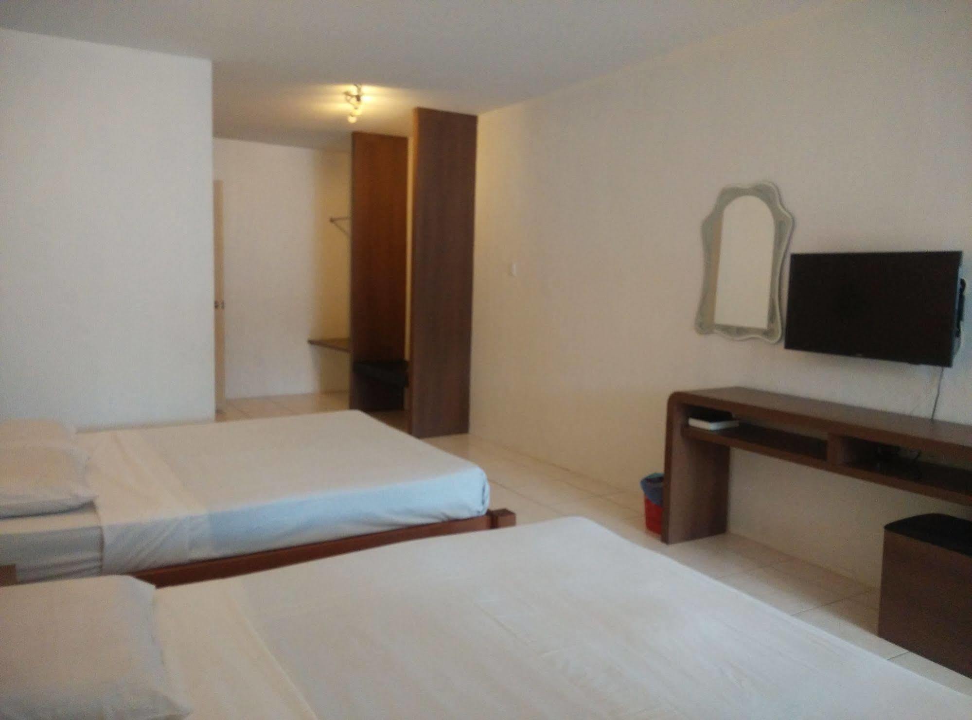 Furama Lodging House Kuching Exterior foto