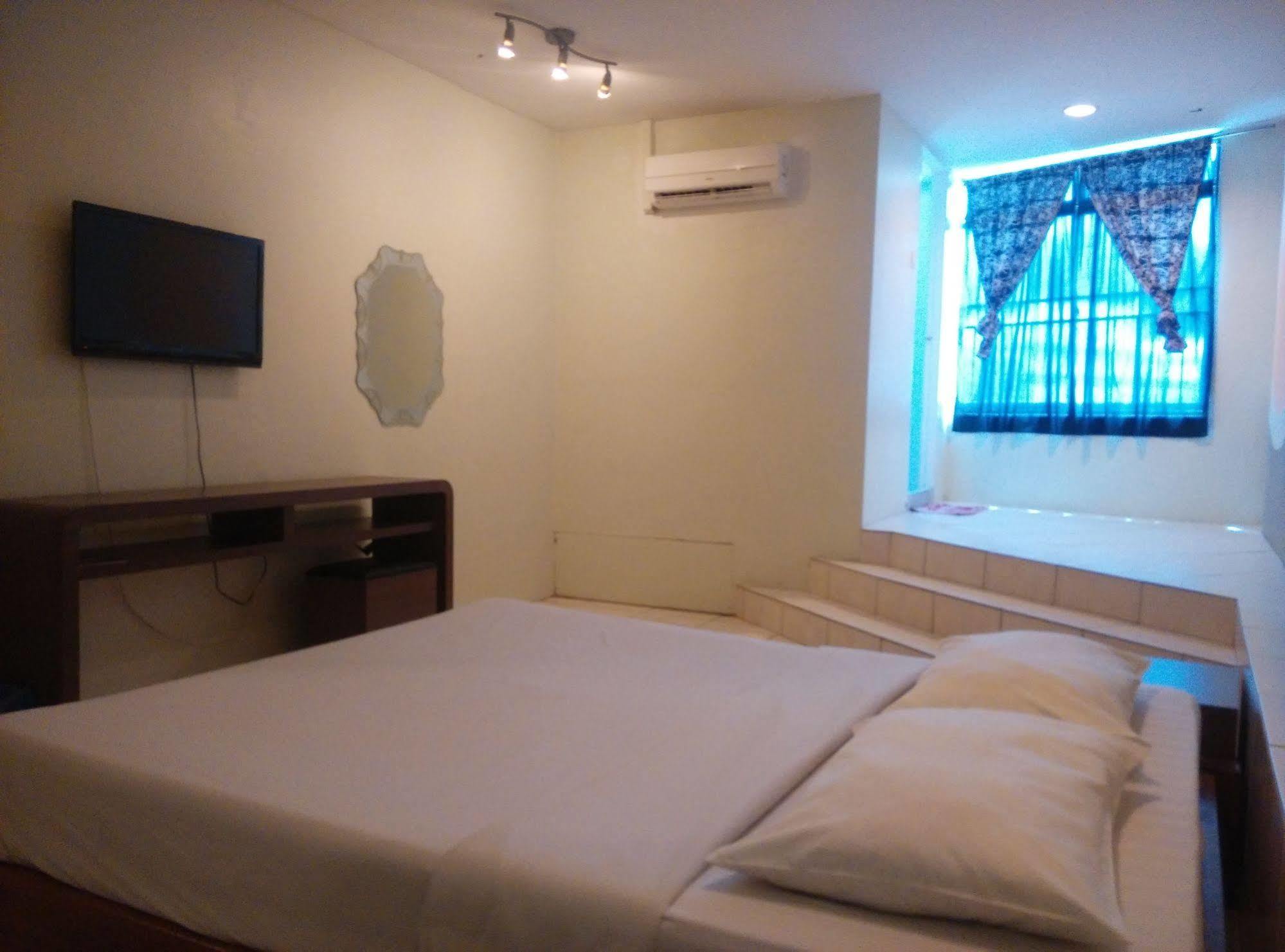 Furama Lodging House Kuching Exterior foto